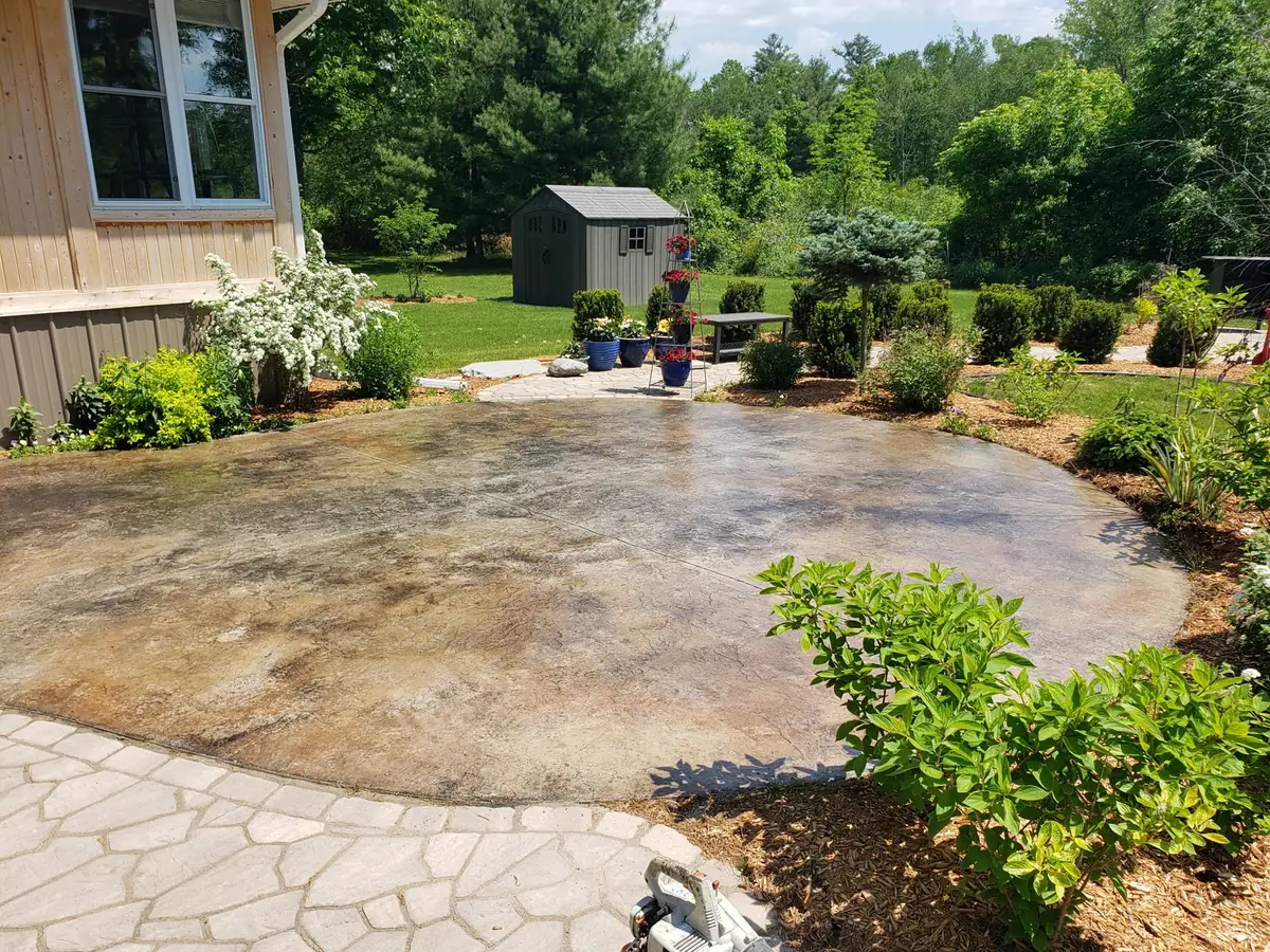 Beds cleared, cut back and freshly mulched after a spring cleanup