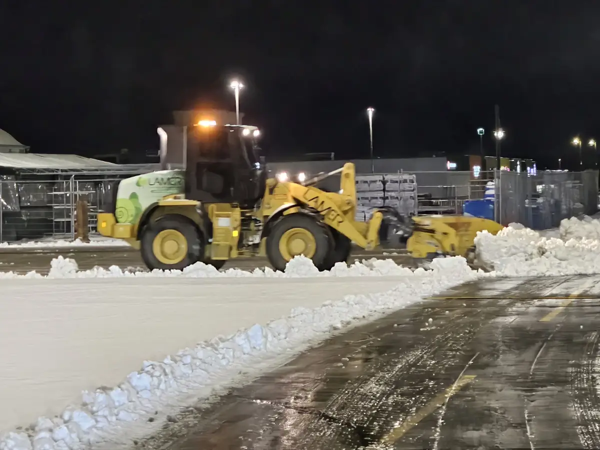 Free guide: Choosing a Commercial Snow & Ice Contractor